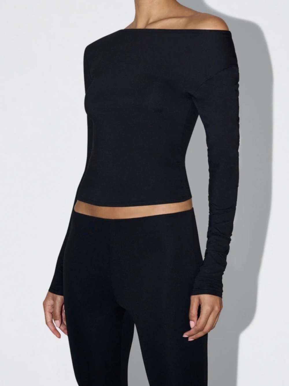 SMOOTH STRETCH BOAT NECK LONG SLEEVE